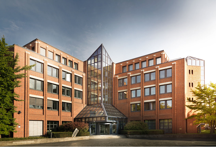 Headquarter building Karl-Wiechert-Allee 50 in Hannover